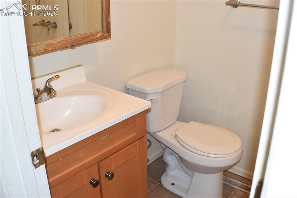 Image 11 of 32: Bathroom