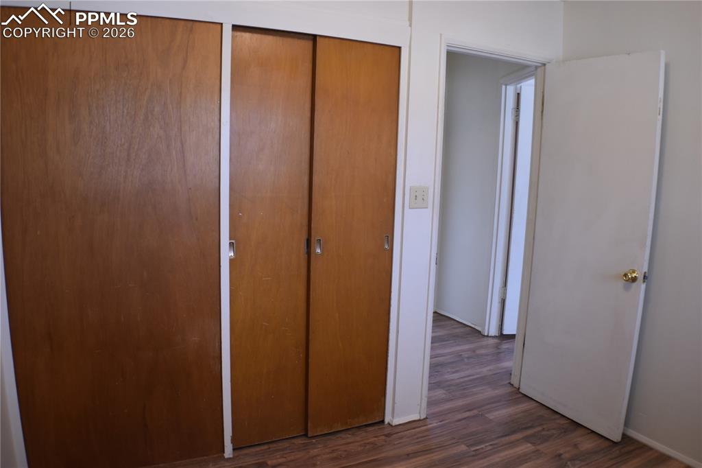 Image 15 of 32: Bedroom