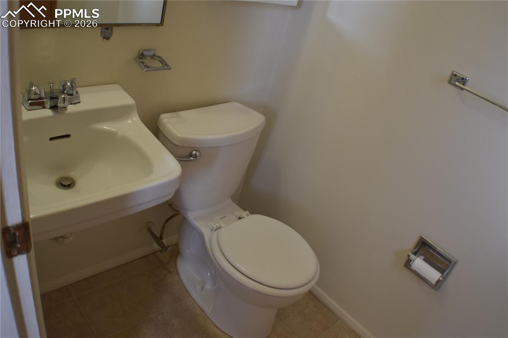 Image 20 of 32: Bathroom