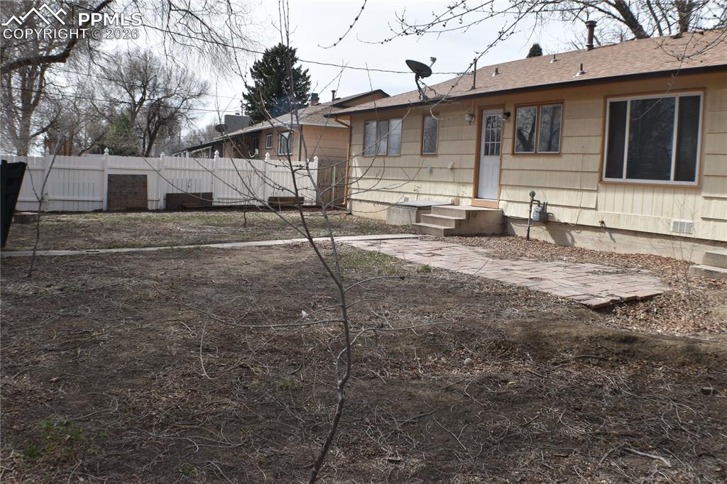 Image 26 of 32: Back of Structure