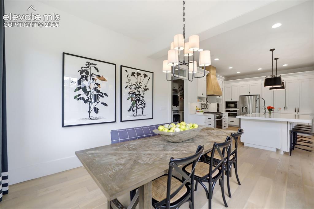 Image 16 of 50: Dining Area