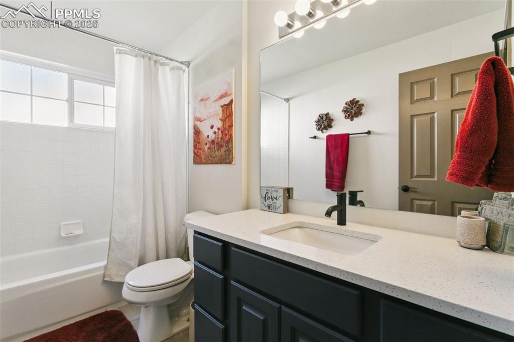 Image 22 of 28: Bathroom