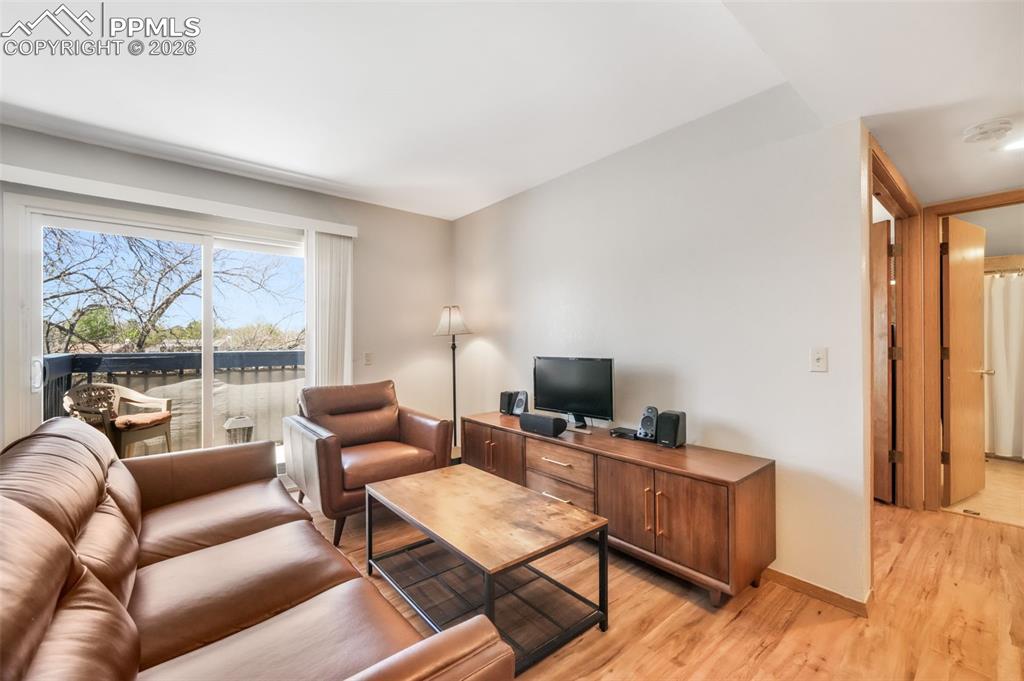 Image 13 of 50: Living Room