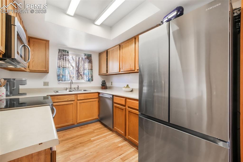 Image 25 of 50: Kitchen