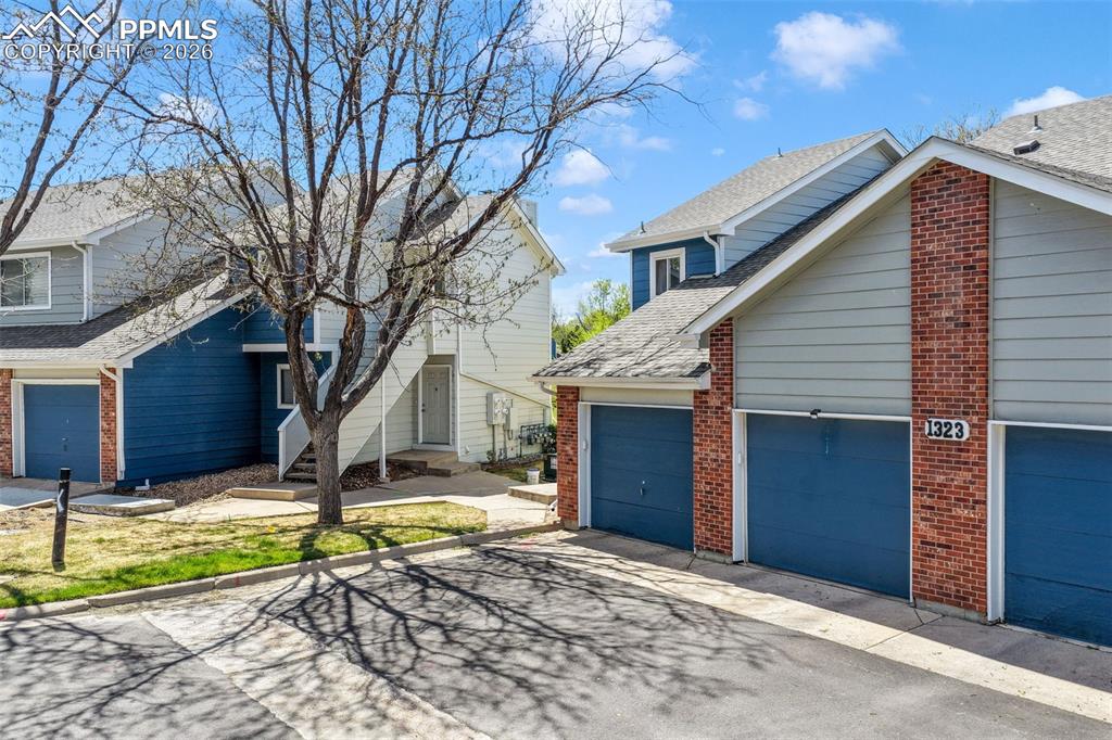 Image 3 of 50: Side of Structure