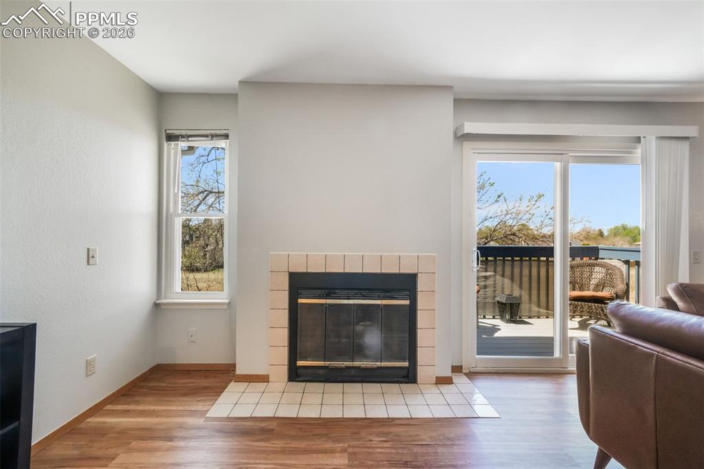 Image 5 of 50: Living Room