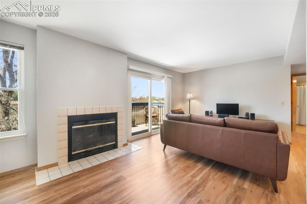 Image 6 of 50: Living Room