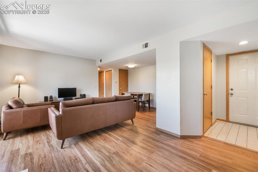 Image 8 of 50: Living Room