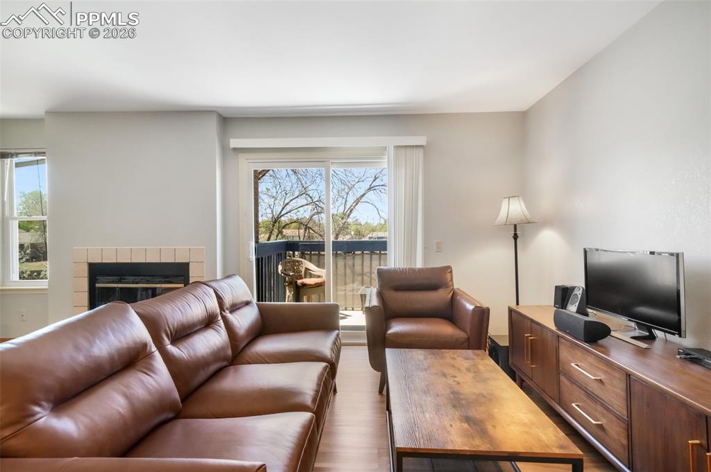 Image 9 of 50: Living Room