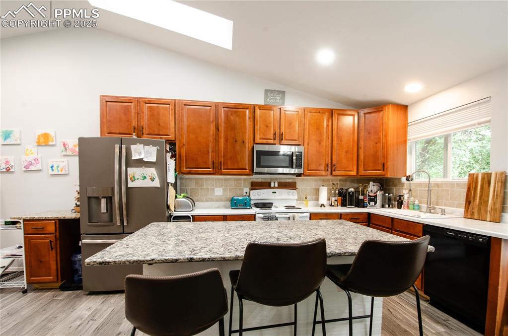 Image 10 of 44: Kitchen