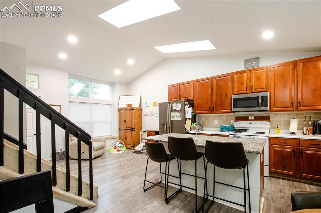 Image 12 of 44: Kitchen