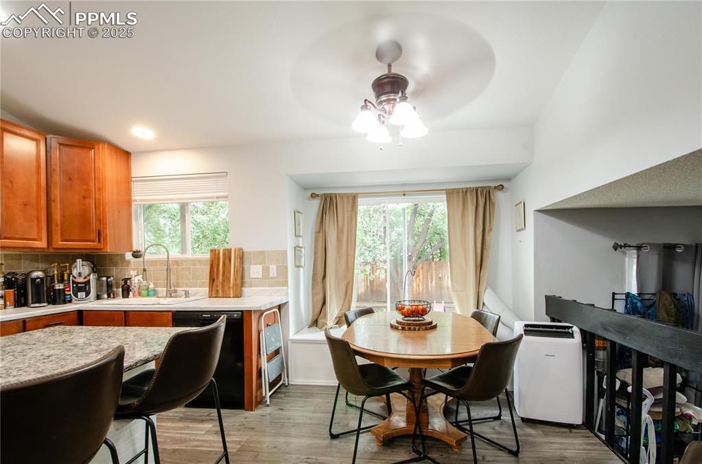 Image 13 of 44: Dining Area