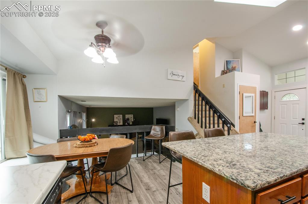 Image 15 of 44: Kitchen