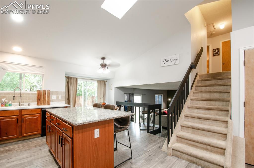 Image 16 of 44: Kitchen