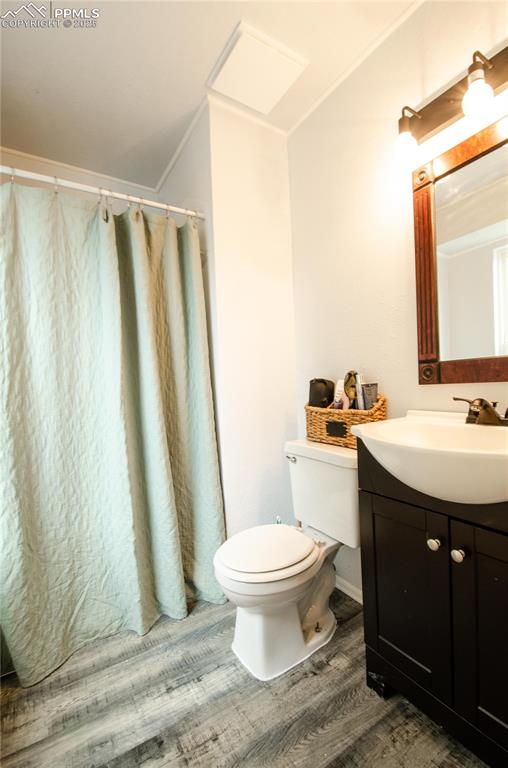 Image 27 of 44: Master Bathroom