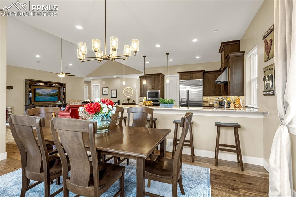 Image 13 of 47: Dining Area