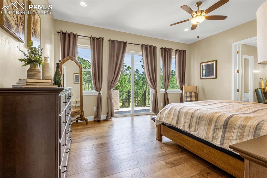 Image 19 of 47: Bedroom