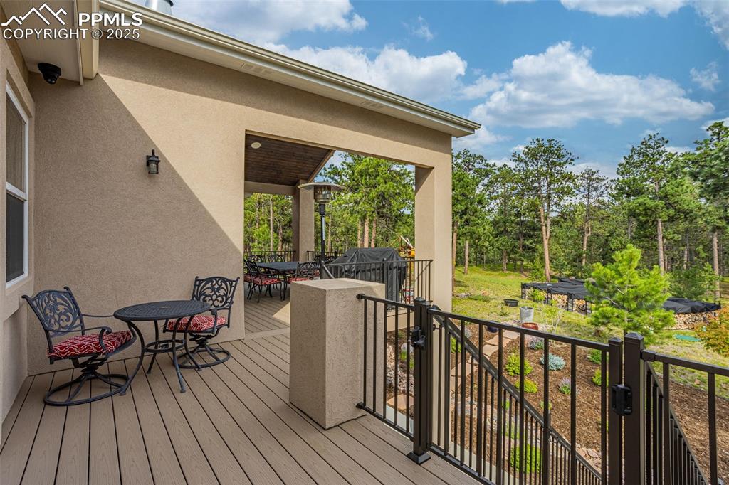 Image 24 of 47: Deck