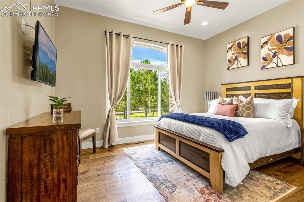 Image 28 of 47: Bedroom