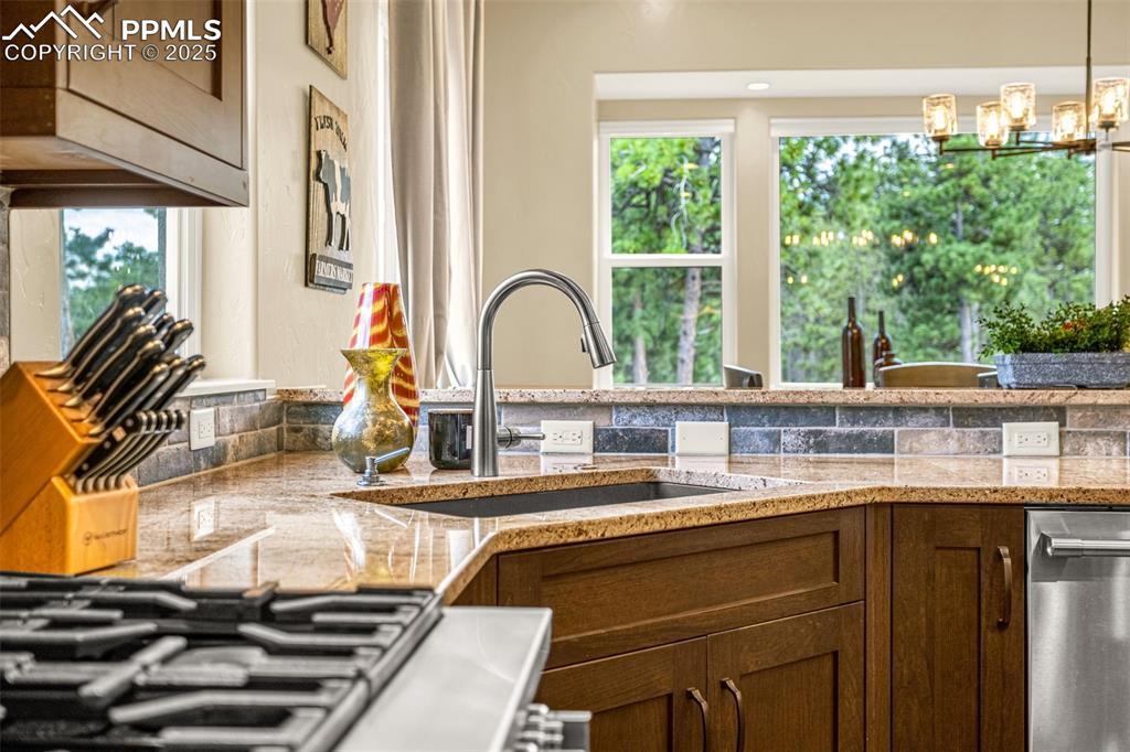 Image 5 of 47: Kitchen