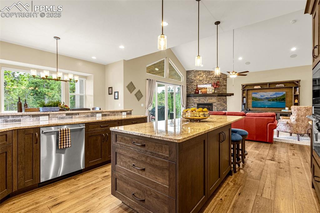 Image 6 of 47: Kitchen