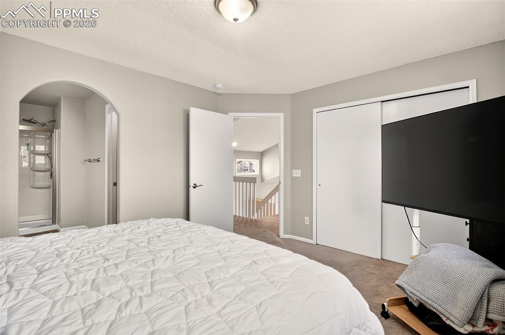 Image 22 of 35: Bedroom