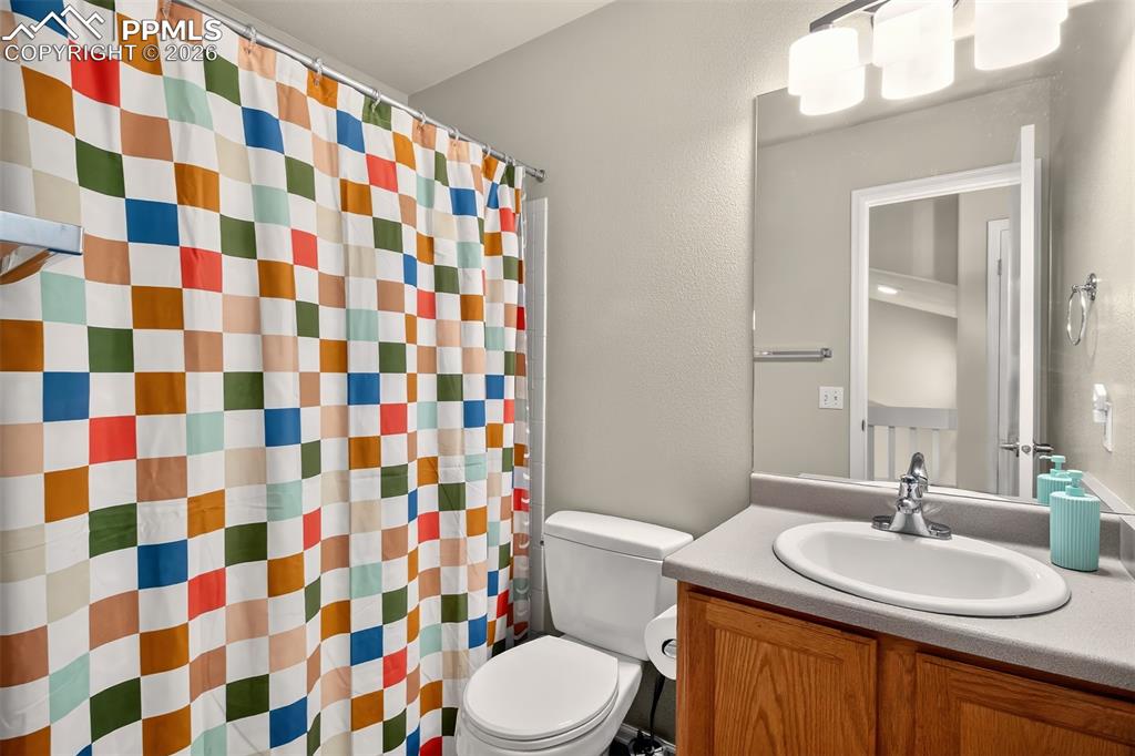 Image 26 of 35: Bathroom