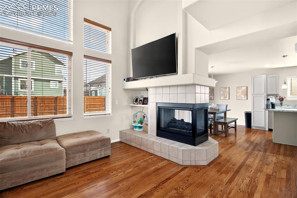 Image 7 of 35: Living Room