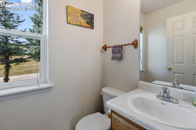Image 14 of 50: Bathroom
