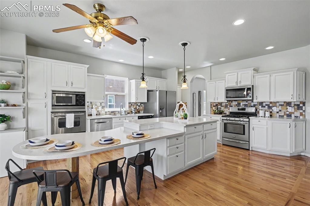 Image 12 of 45: Kitchen