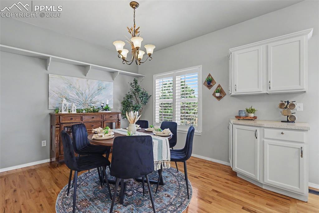 Image 15 of 45: Dining Area