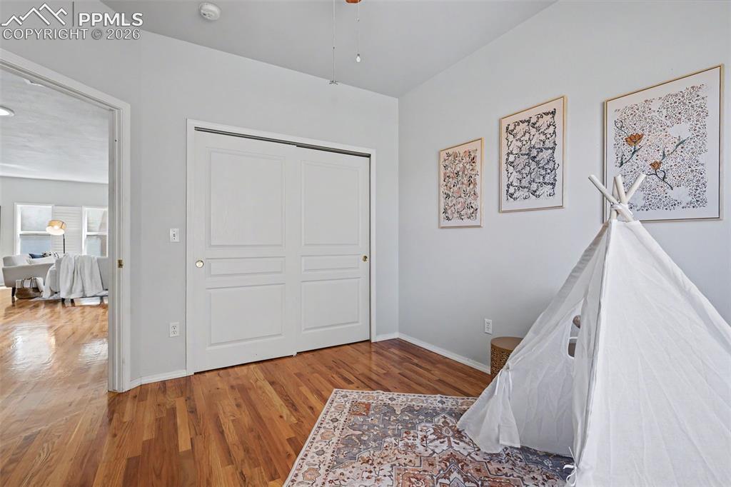 Image 18 of 45: Bedroom