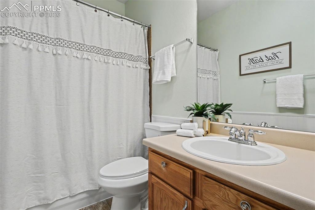 Image 19 of 45: Bathroom
