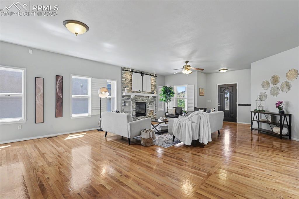 Image 8 of 45: Living Room