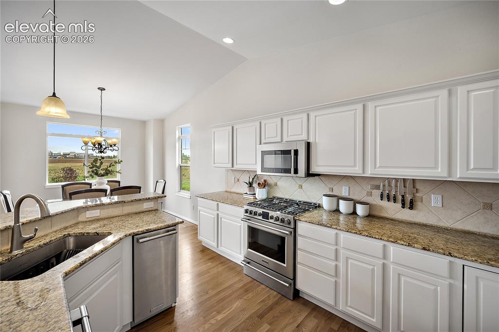 Image 11 of 50: Kitchen