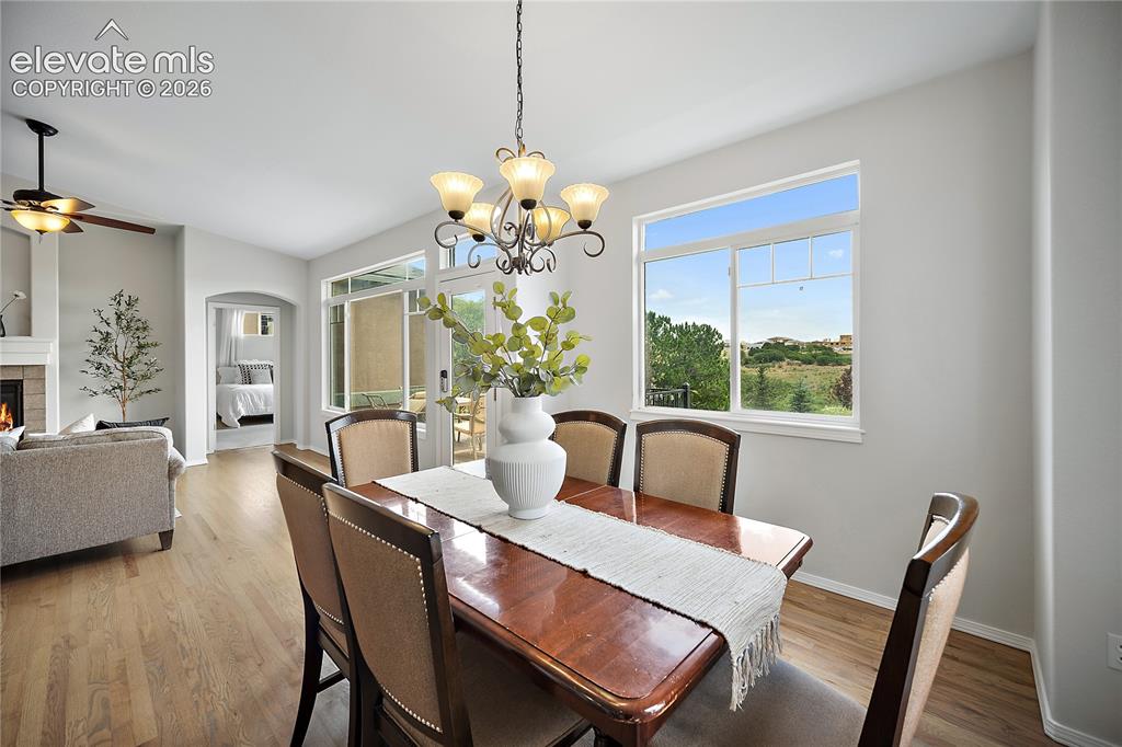 Image 14 of 50: Dining Area
