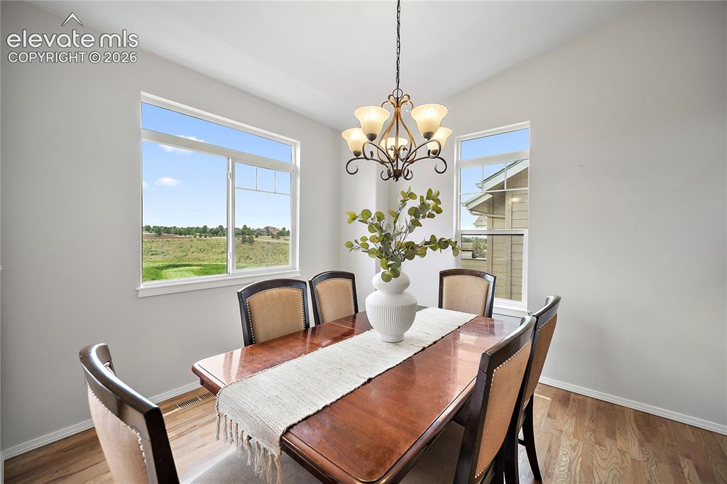 Image 15 of 50: Dining Area