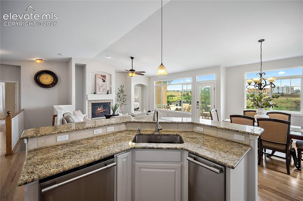Image 9 of 50: Kitchen