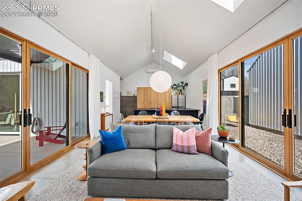 Image 12 of 50: Great Room