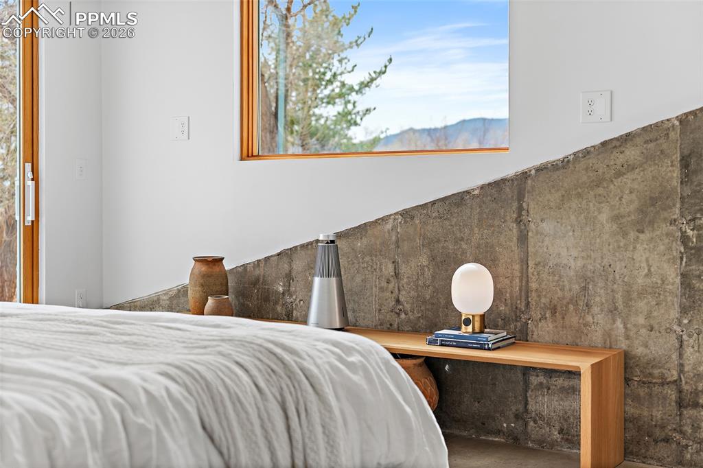 Image 24 of 50: Leading to the bedrooms .