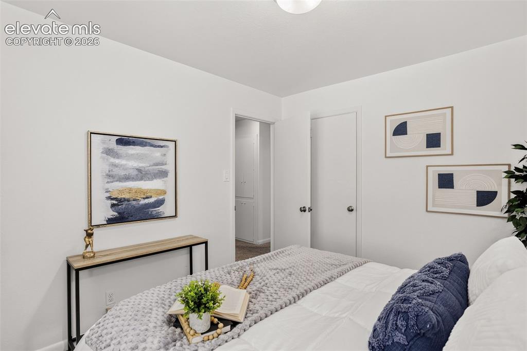 Image 15 of 24: Bedroom