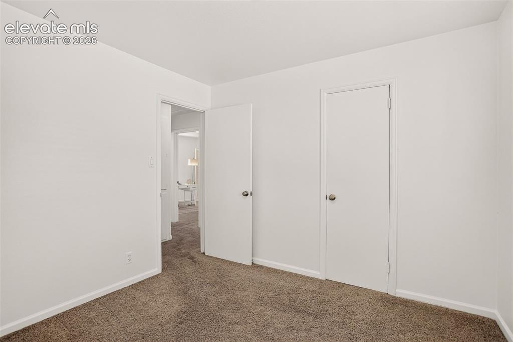 Image 19 of 24: Bedroom