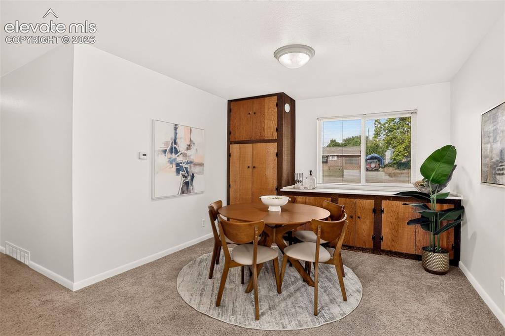Image 9 of 24: Dining Area