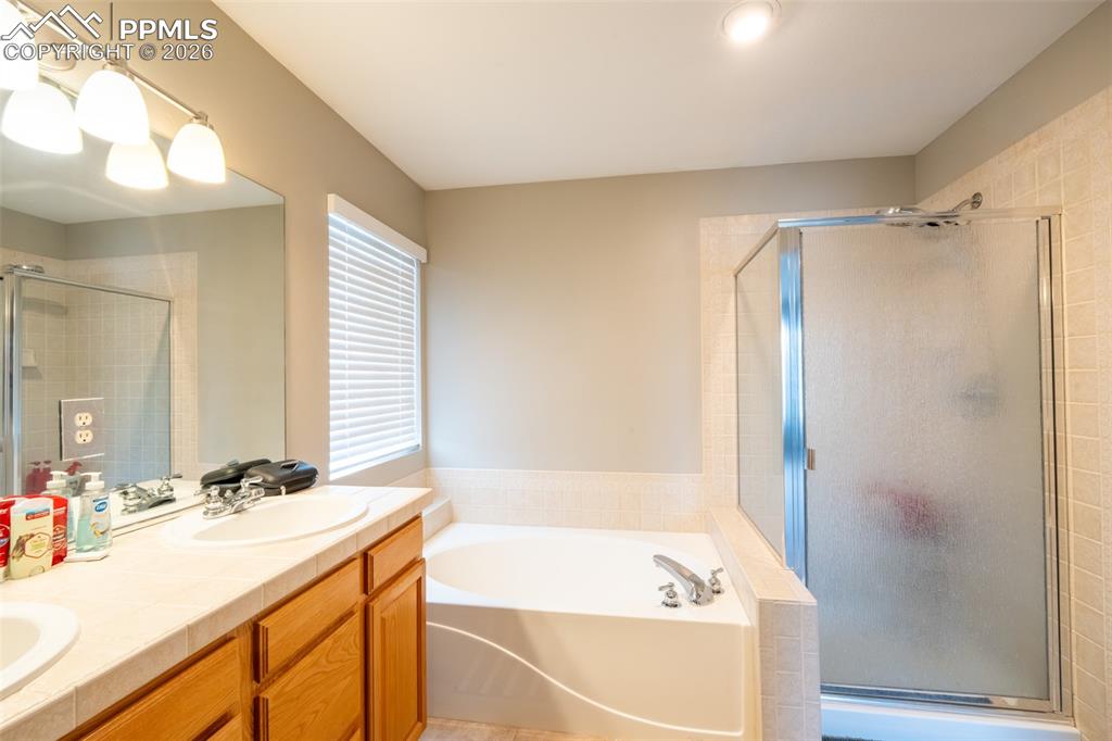 Image 22 of 45: Primary 5 piece bathroom (2) with partitioned toilet - upper floor