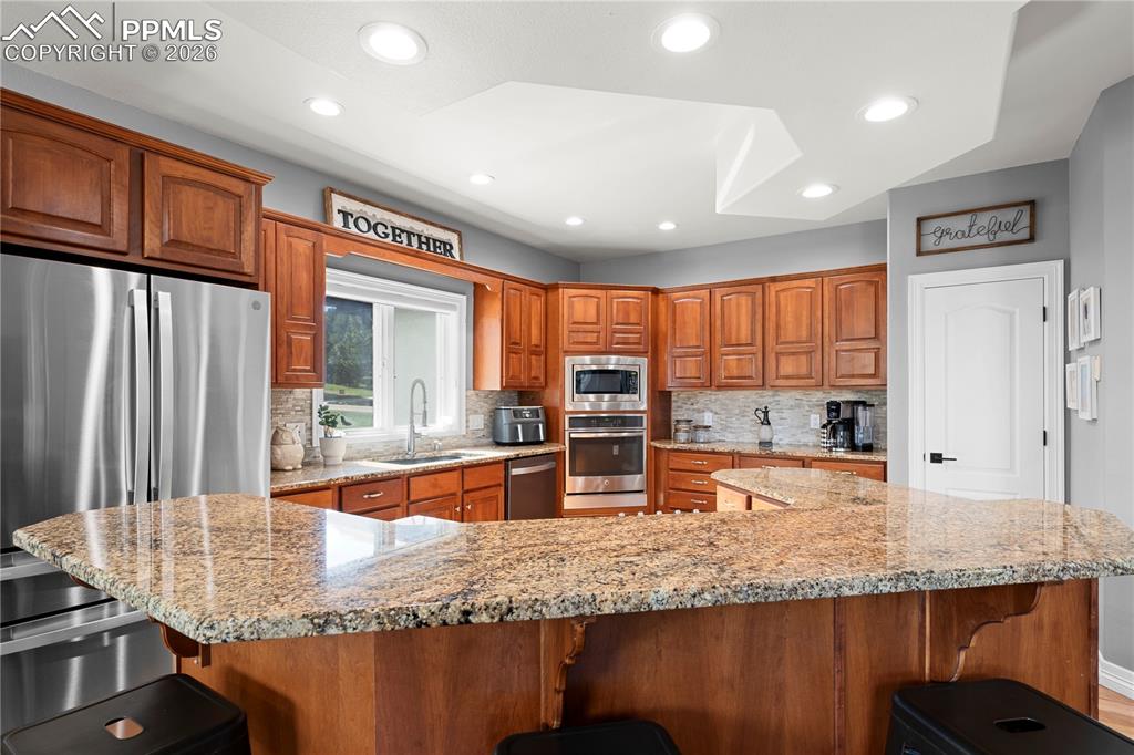 Image 10 of 50: Kitchen