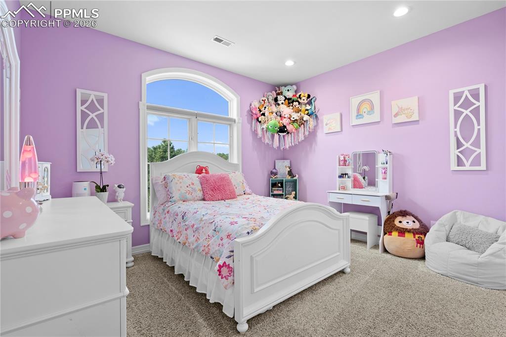 Image 24 of 50: Bedroom