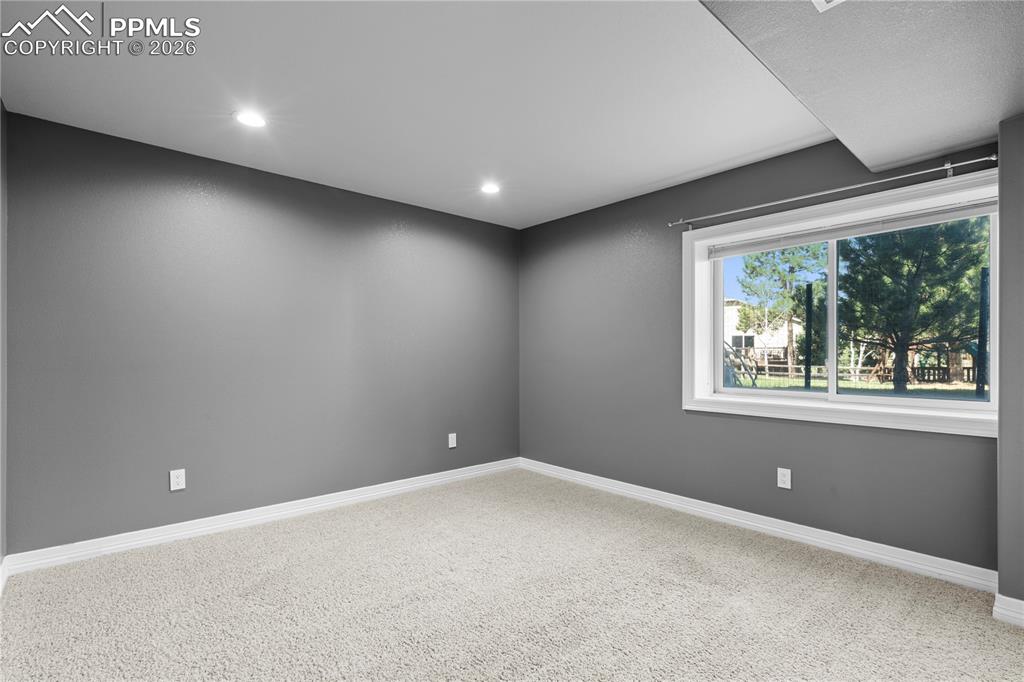 Image 30 of 50: Bedroom