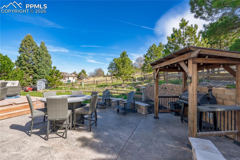 Image 33 of 50: Patio