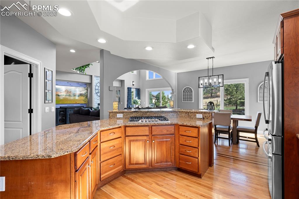 Image 9 of 50: Kitchen