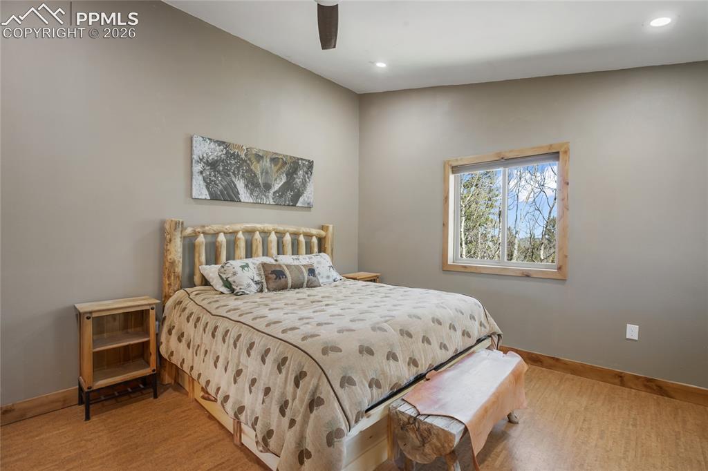 Image 16 of 41: Upper level primary with ensutie
